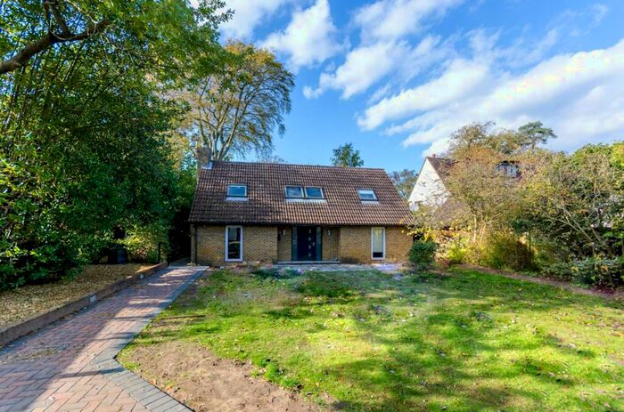 3 Bedroom Detached House To Rent In Waverley Drive, Chertsey, KT16