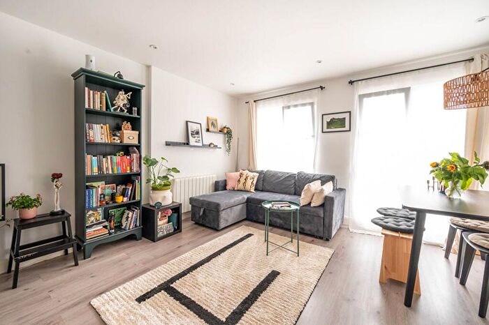 1 Bedroom Flat For Sale In Cranbrook Mews, Walthamstow, E17