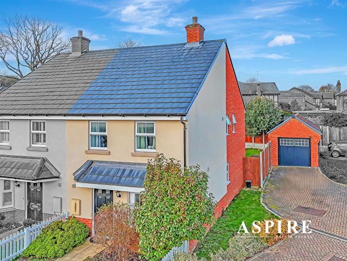 3 Bedroom Semi-Detached House For Sale In The Poppies, Benfleet, SS7