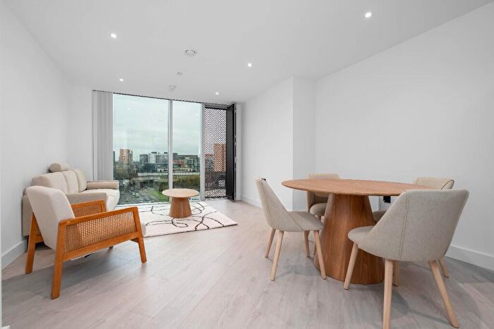 1 Bedroom Apartment To Rent In Trinity Way, Manchester, Greater Manchester, M3