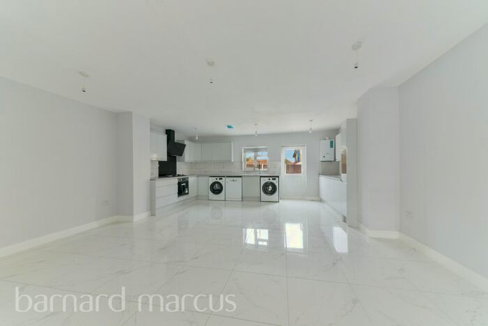 3 Bedroom Property To Rent In Faversham Road, Morden, SM4