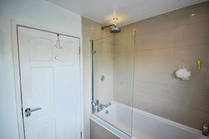 3 Bedroom Terraced House For Sale In Rye Road, Hoddesdon, EN11