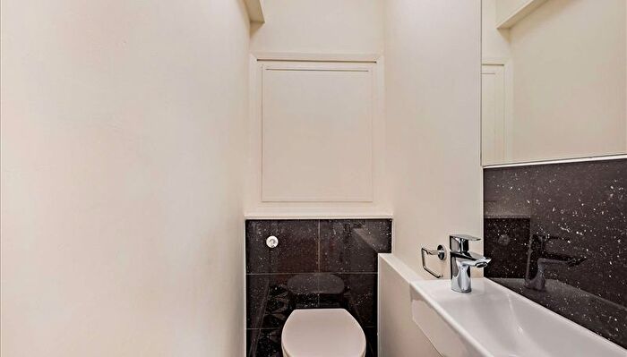 2 Bedroom Flat To Rent In Fulham Road, South Kensington, SW3