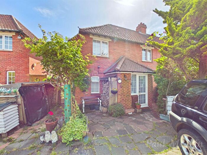 3 Bedroom End Of Terrace House For Sale In Harrow Road, Warlingham, CR6