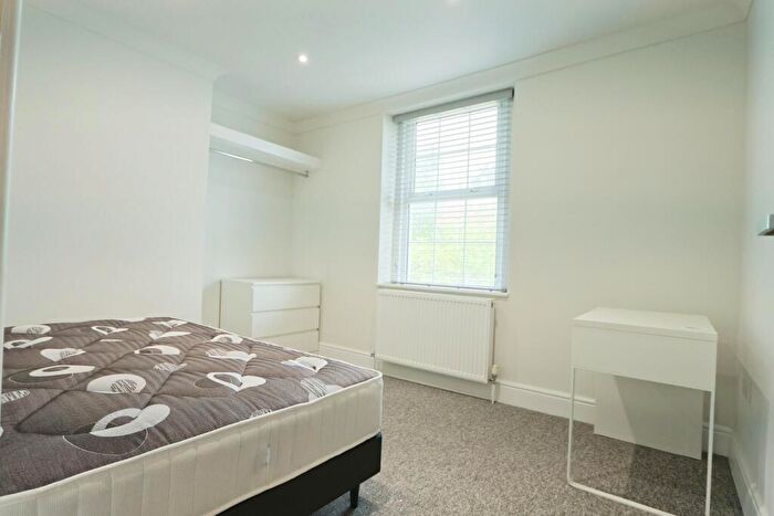 3 Bedroom Flat To Rent In Henleaze Road, Bristol, BS9