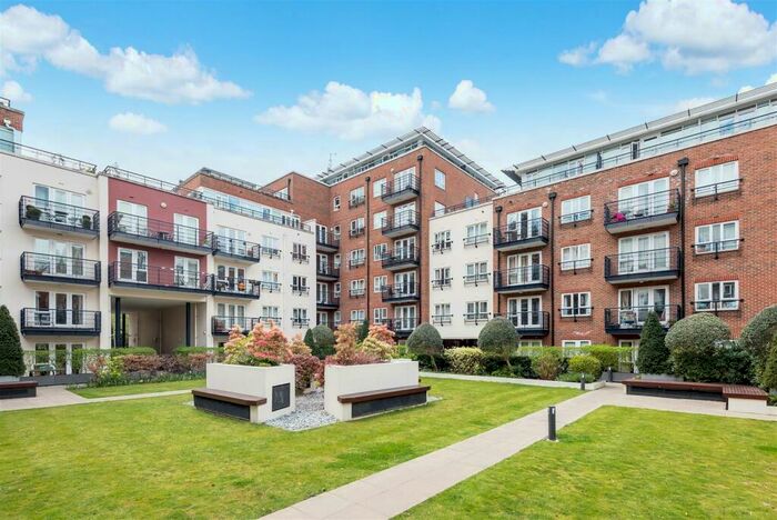 1 Bedroom Flat To Rent In Bramber House, Royal Quarter, Kingston Upon Thames, KT2