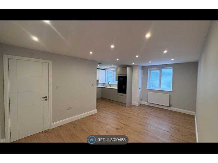 2 Bedroom Flat To Rent In Chadbone Close, Aylesbury, HP20