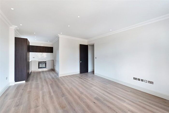 2 Bedroom Flat To Rent In Woodville Road, Ealing Broadway, London, W5