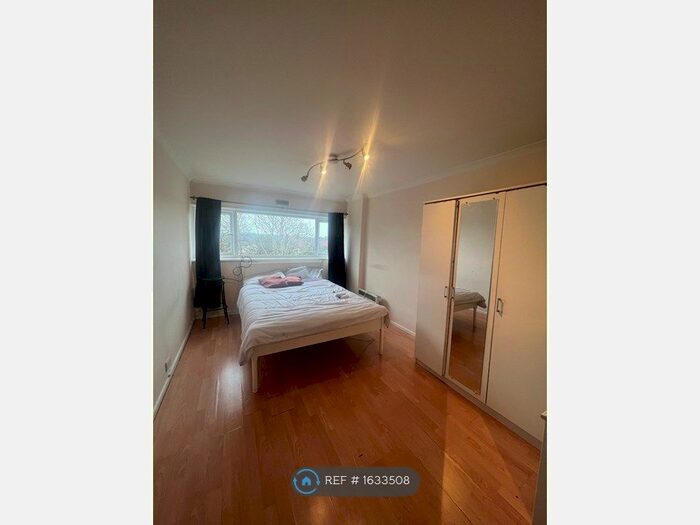 2 Bedroom Flat To Rent In Stanmore House, London, SE12