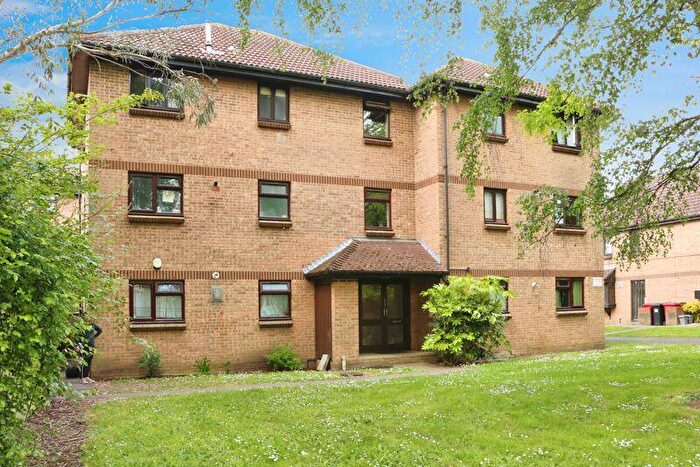 2 Bedroom Flat For Sale In Vicarage Way, Colnbrook, SL3