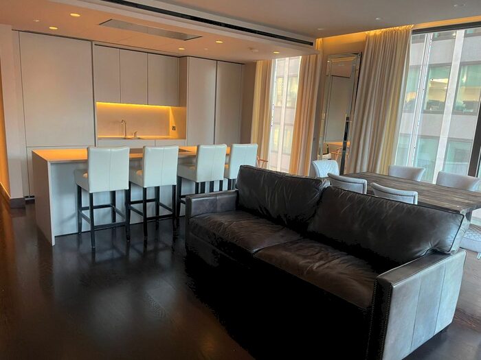 3 Bedroom Flat To Rent In Kings Gate Walk, London, SW1E