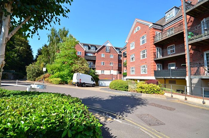 2 Bedroom Flat For Sale In London Road, Camberley, GU15