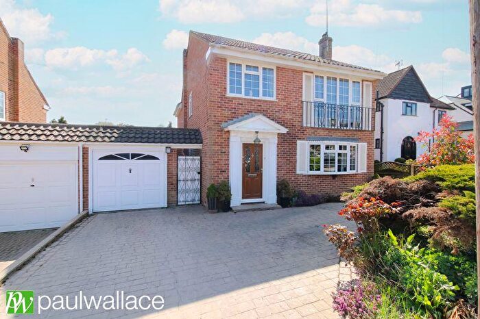 4 Bedroom Detached House For Sale In West Hill Road, Hoddesdon, EN11