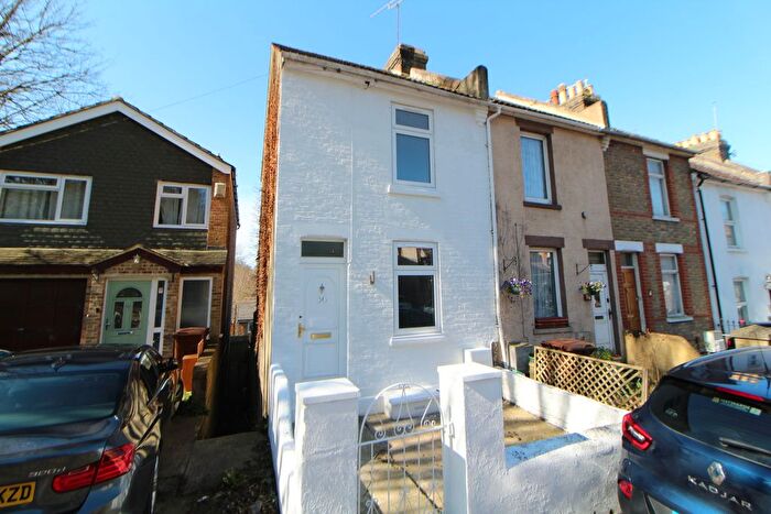 3 Bedroom End Terrace House To Rent In Queens Road, Chatham, ME5