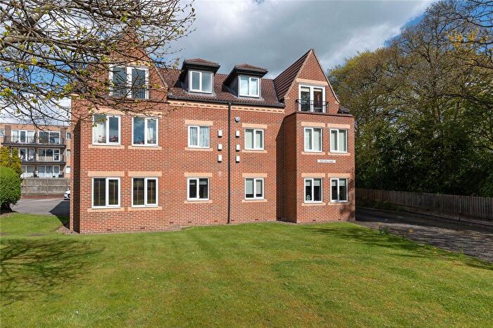2 Bedroom Flat For Sale In Park Way Lodge, Street Lane, Leeds, West Yorkshire, LS17