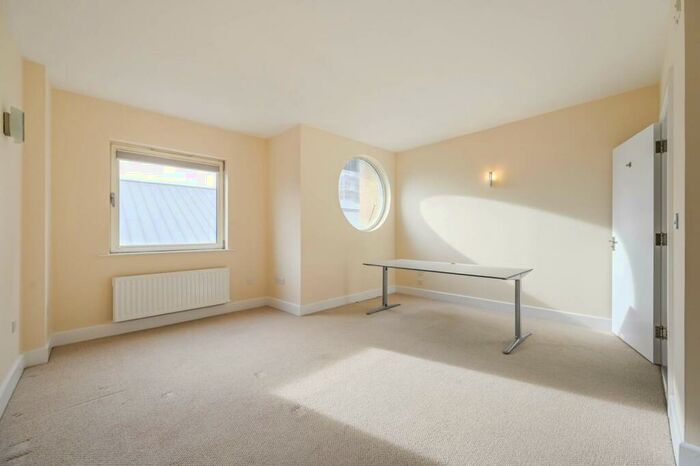 2 Bedroom Flat To Rent In Artichoke Hill, Wapping, London, E1W