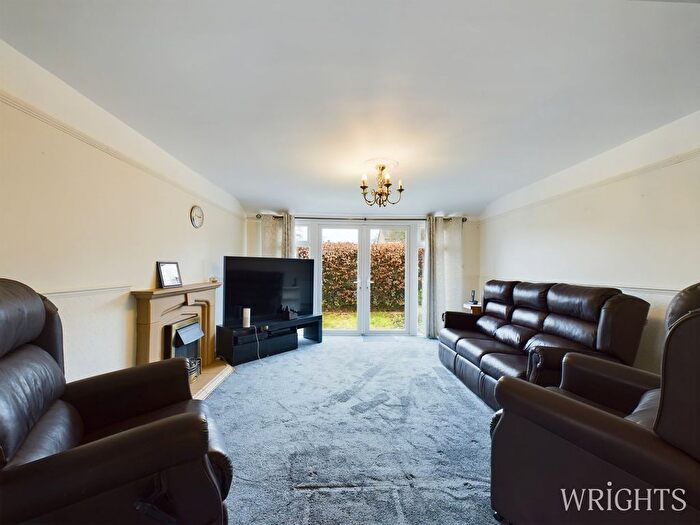 3 Bedroom Bungalow For Sale In Herns Lane, Welwyn Garden City, AL7