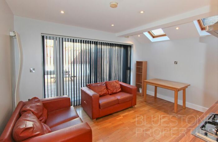 2 Bedroom Flat To Rent In Kellino Street, London, SW17