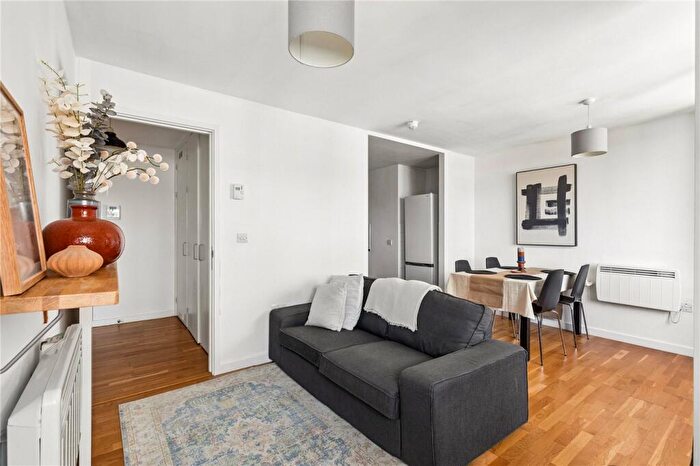 1 Bedroom Apartment For Sale In Drayton Park, London, N5