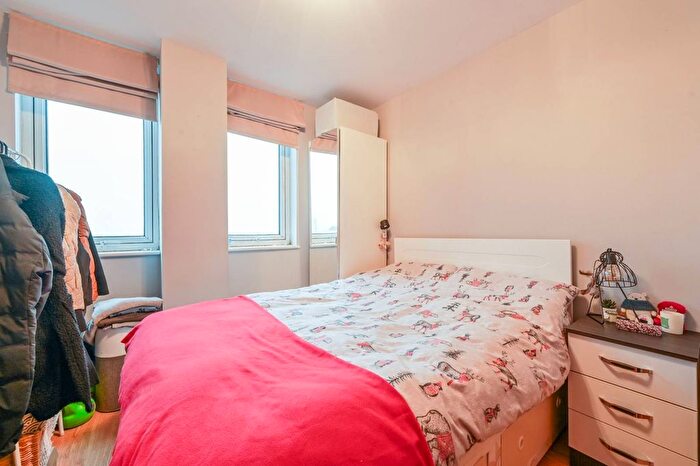 1 Bedroom Flat To Rent In Commercial Road, Aldgate, London, E1