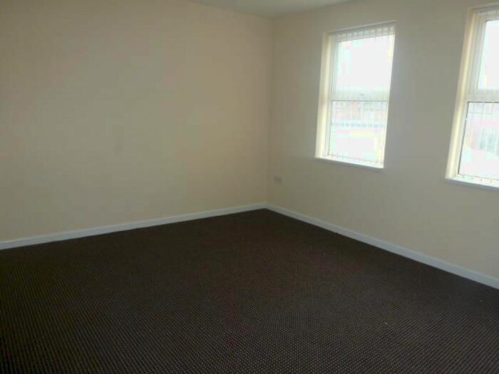 3 Bedroom Flat To Rent In Windmill Lane, Smethwick B66