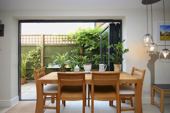 4 Bedroom Flat To Rent In Camberwell New Road, Camberwell, SE5