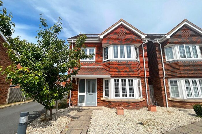 4 Bedroom Detached House For Sale In Bartrams Close, Ash, GU12