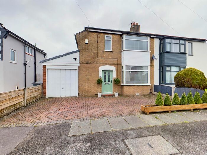 3 Bedroom Semi-Detached House For Sale In Green Avenue, Astley, Manchester, M29