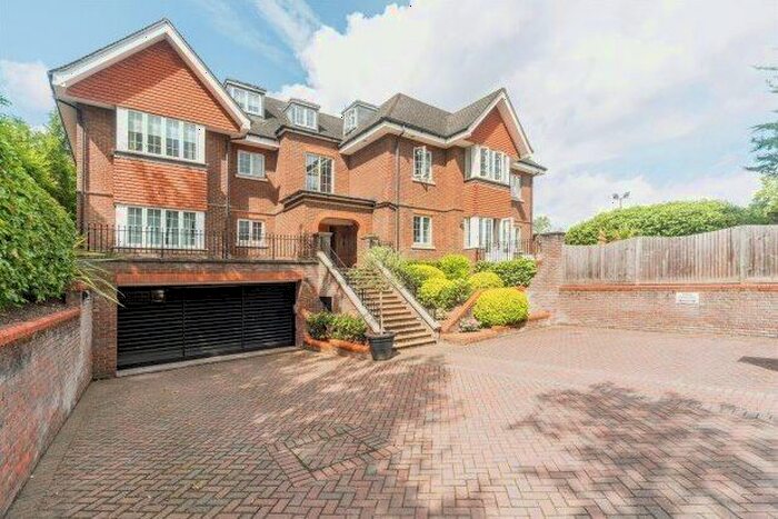2 Bedroom Flat To Rent In Claremont Lane, Esher, KT10