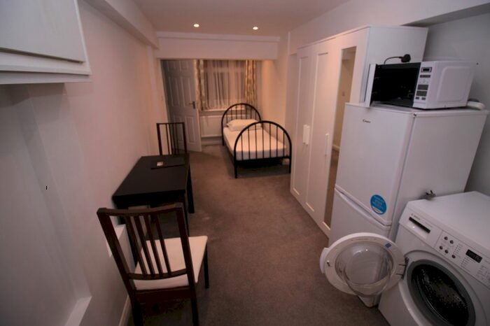 Studio To Rent In Kenton, Harrow, Greater London HA3