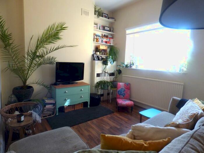 1 Bedroom Flat To Rent In Belvedere Road, SE19