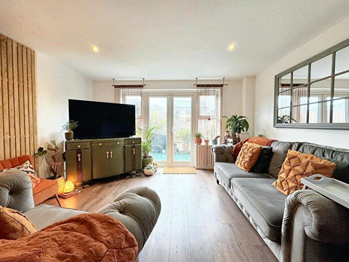 3 Bedroom Town House For Sale In Small Meadow Court, Caerphilly, CF83