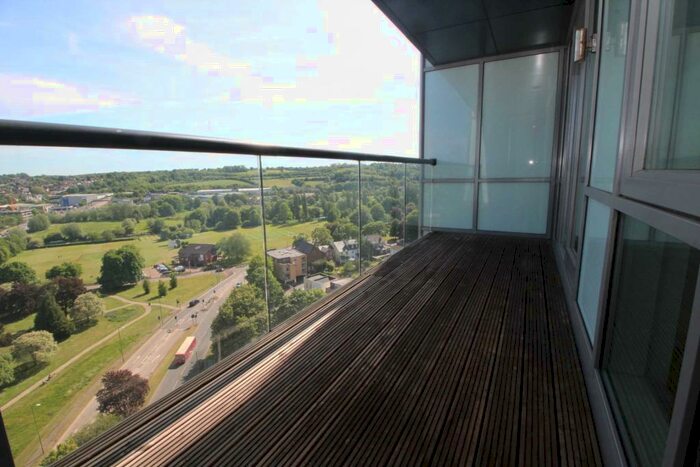 2 Bedroom Apartment To Rent In Kd Tower, Cotterells, HP1