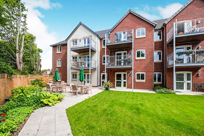 1 Bedroom Apartment For Sale In St. Marys Road, Hayling Island, PO11