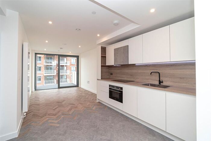 1 Bedroom Flat To Rent In Skyline Apartments, Makers Yard, E3