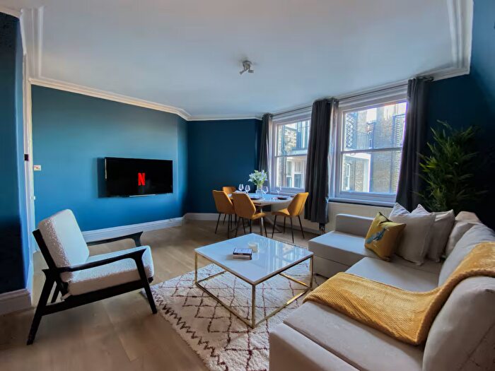 2 Bedroom Apartment To Rent In Clarence Gate Gardens Glentworth Street London, Westminster, NW1