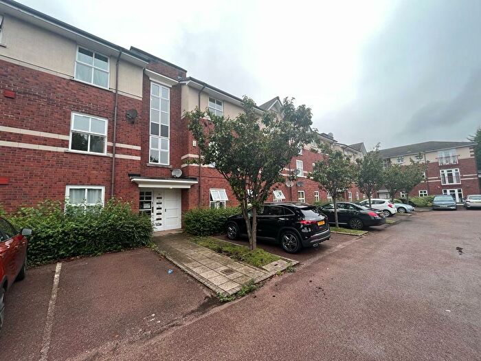 2 Bedroom Flat To Rent In Linen Court, Trinity Riverside, Salford, M3