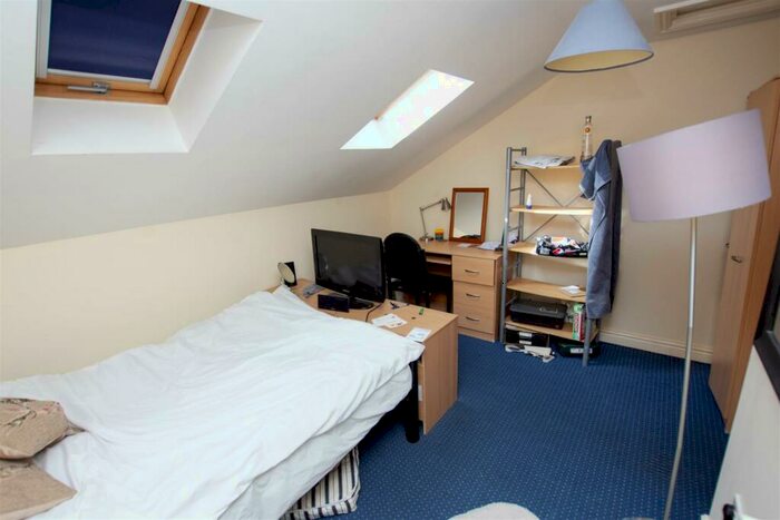 5 Bedroom House To Rent In Heeley Road, Birmingham, B29