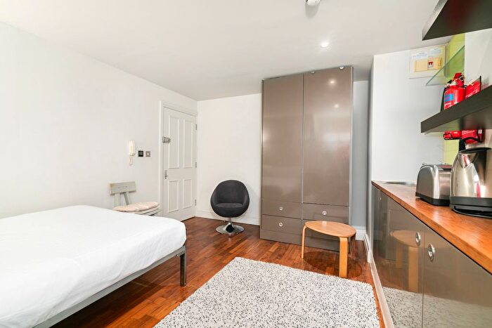 Studio To Rent In St Charles Square, London, W10