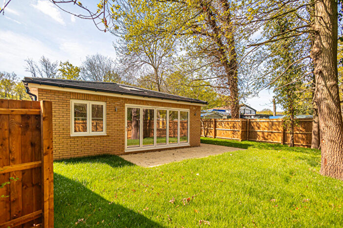 2 Bedroom Bungalow For Sale In Gardeners Mews, Crays Hill, CM11