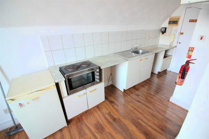 Studio To Rent In Hanger Lane, London, W5