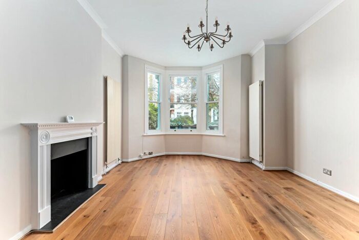 2 Bedroom Flat To Rent In Sisters Avenue, London, SW11