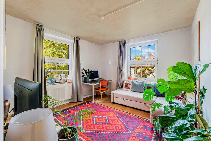 2 Bedroom Flat To Rent In Lordship Road, London, N16