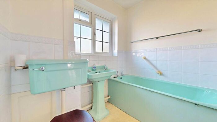 2 Bedroom Apartment For Sale In Stanhope Road, Highgate, N6