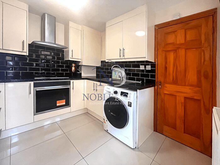 2 Bedroom Flat To Rent In Bulstrode Road, Hounslow, TW3