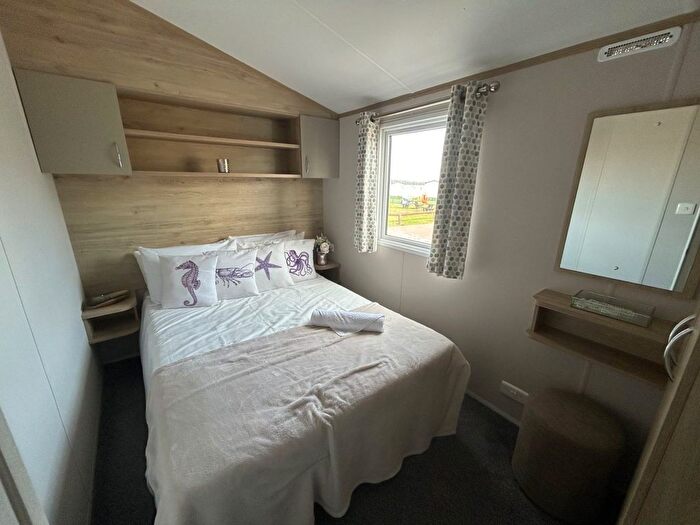 3 Bedroom Mobile/park Home For Sale In Hythe Road, Dymchurch, Romney Marsh, TN29