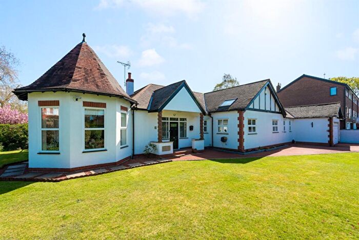 3 Bedroom Detached Bungalow For Sale In Ashton Lane, Sale, M33