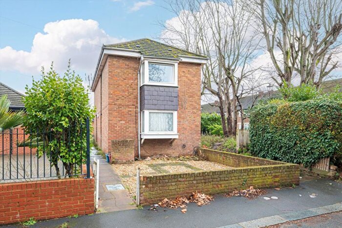 1 Bedroom Flat To Rent In Byfield Road, Old Isleworth, TW7