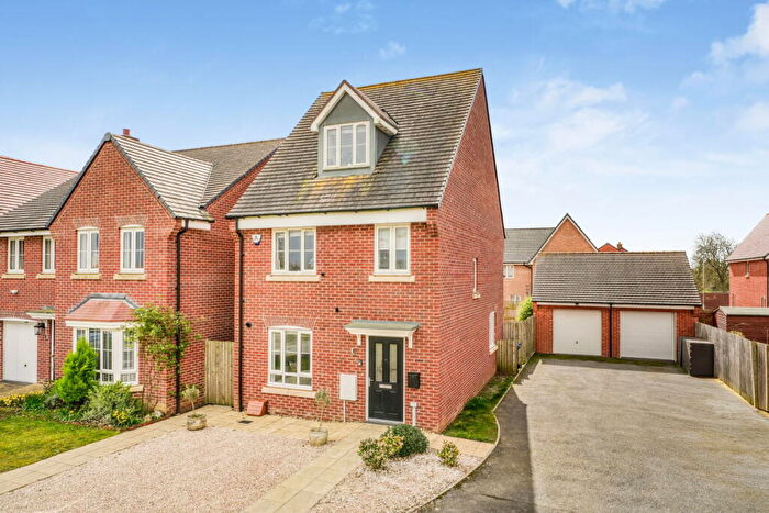 4 Bedroom Detached House For Sale In Woodford Halse, Northamptonshire, NN11