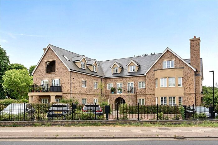 3 Bedroom Flat To Rent In Williams Court, The Ridgeway, Enfield, EN2
